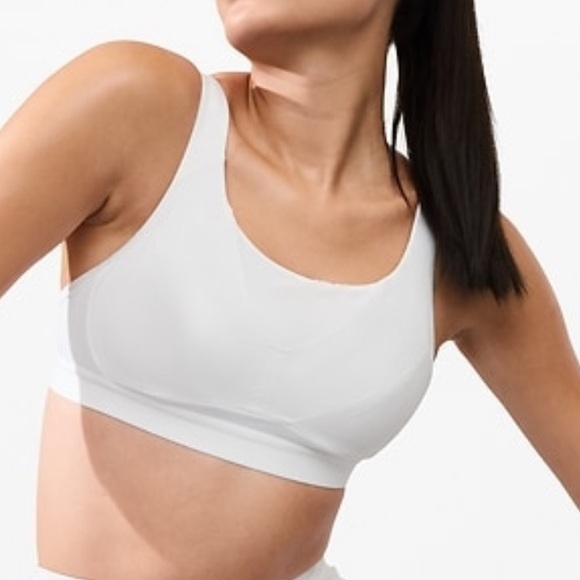 Athleta invincible sports bra white NWT size 32D - Picture 1 of 4